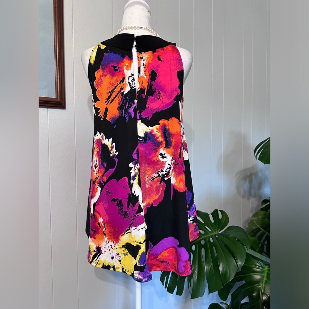 🛍️ NWT ND beautiful multi color sleeve less swig-top size Small - Picture 5 of 8